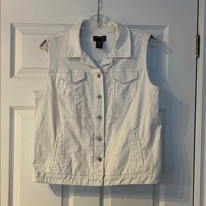 🌷spring pick🌷Attyre White Sleeveless Jacket